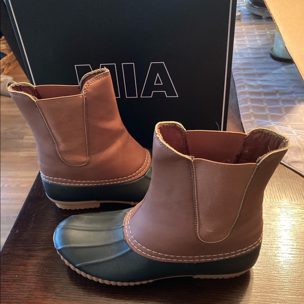 NIB Rubber boots